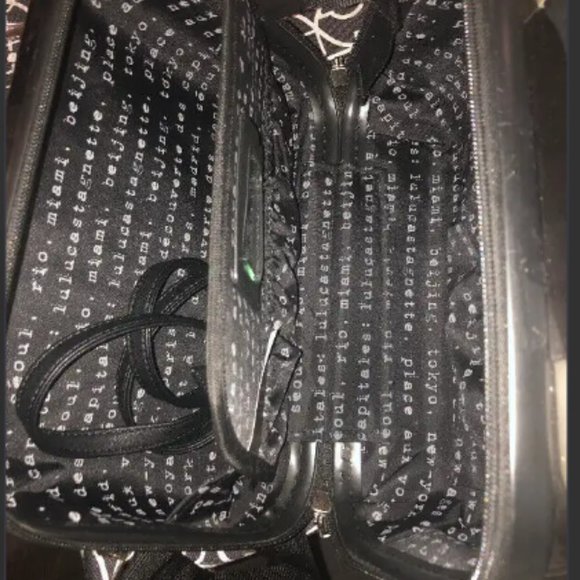 Lulu Castagnette Train case/ cosmetic  travel Bag - Picture 2 of 3